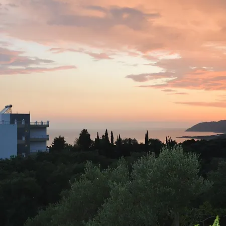 Mihalis Apartman *