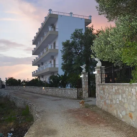 Mihalis Apartman *
