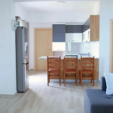 Mihalis Appartement Himarë