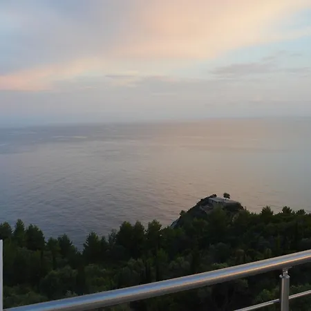 Mihalis * Himare