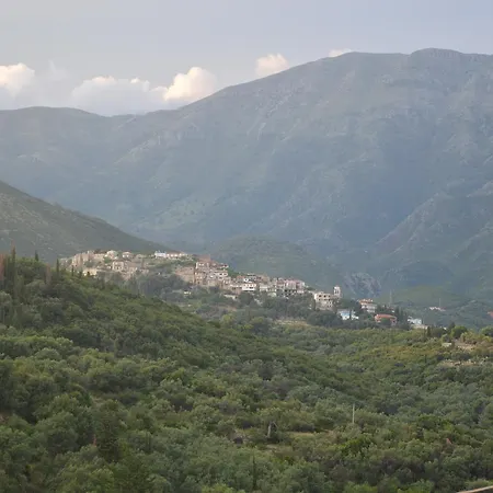 Mihalis Apartment Himare