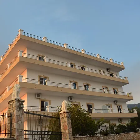 Mihalis Apartment Himare